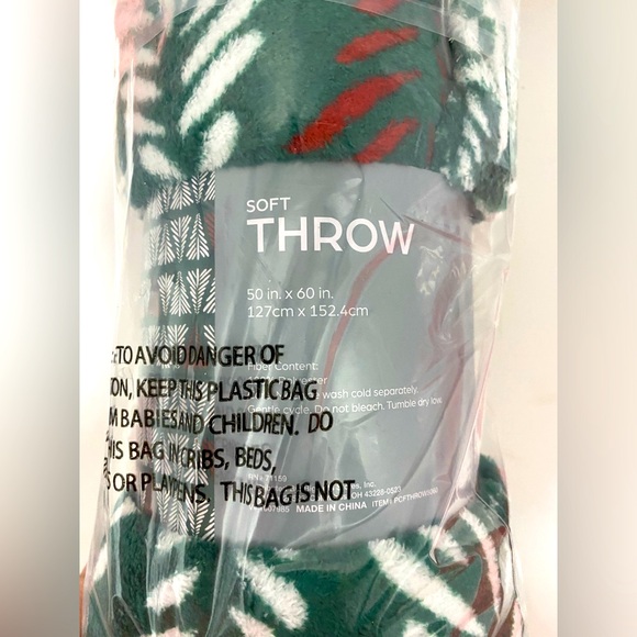 Christmas Tree Green Red Holiday Real Living Soft Blanket Throw 50 x 60 - Picture 3 of 4